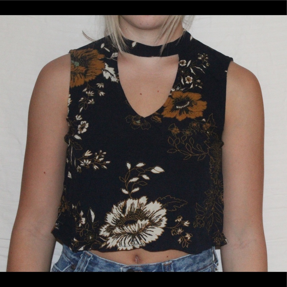 Floral cropped tank top blouse🌸